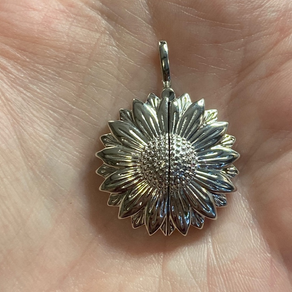 Inspirational Sunflower Pendant 🌻